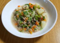 豚挽肉と野菜のスープ