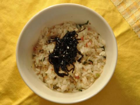 サケフレークの超簡単バターごはん