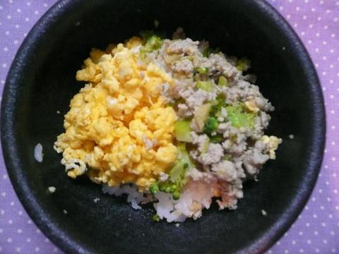 卵と鶏挽肉のそぼろご飯