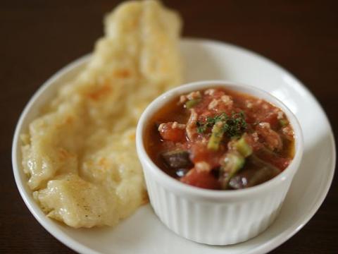 トマトのキーマカレー風とじゃがいものナン