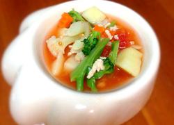 野菜たっぷり鶏挽肉のトマトスープ