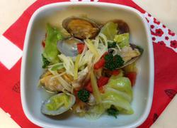 Pasta with clams and spring cabbage