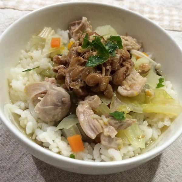 鶏肉とえごま油の納豆和え丼