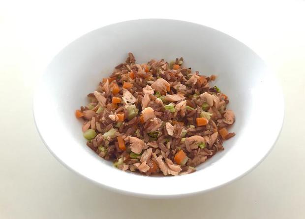 鮭と野菜と黒米のご飯