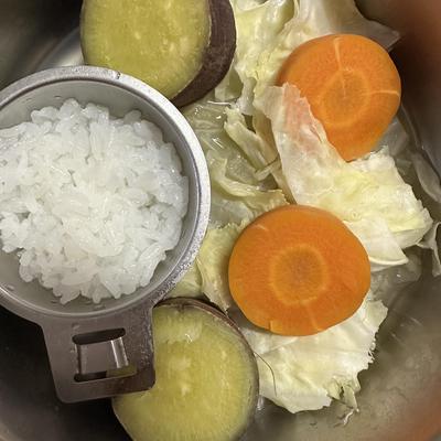 キャベツにんじんサツマイモとおかゆ